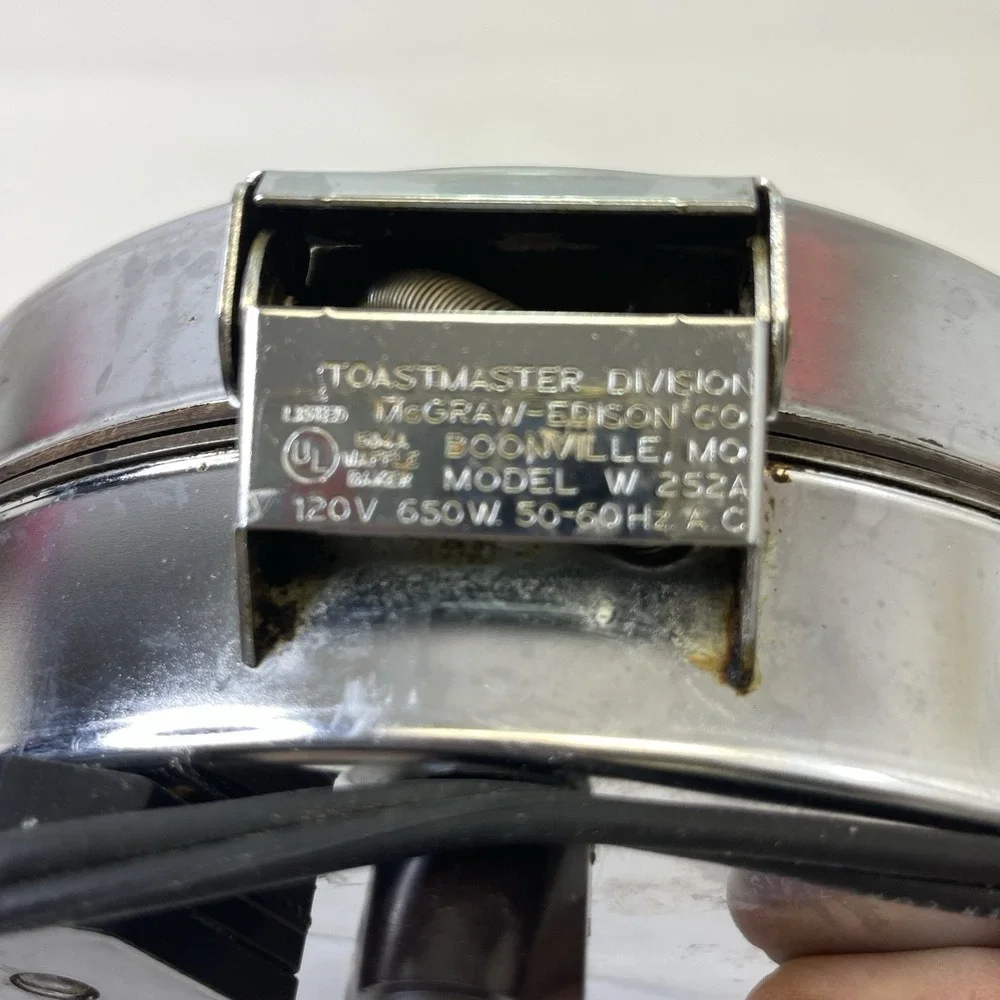 Vintage Toastmaster 442A Waffle Baker Model W252A‎ Chrome Round Non-stick